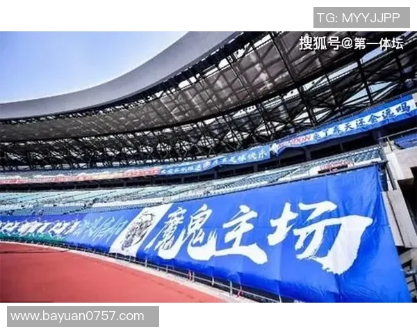 重庆足球队以71分领跑杯赛积分榜展现强劲实力和夺冠希望